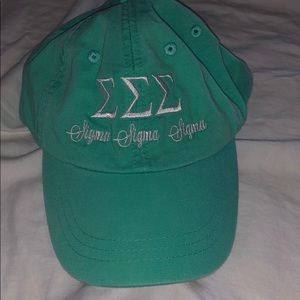 Tri sigma hat